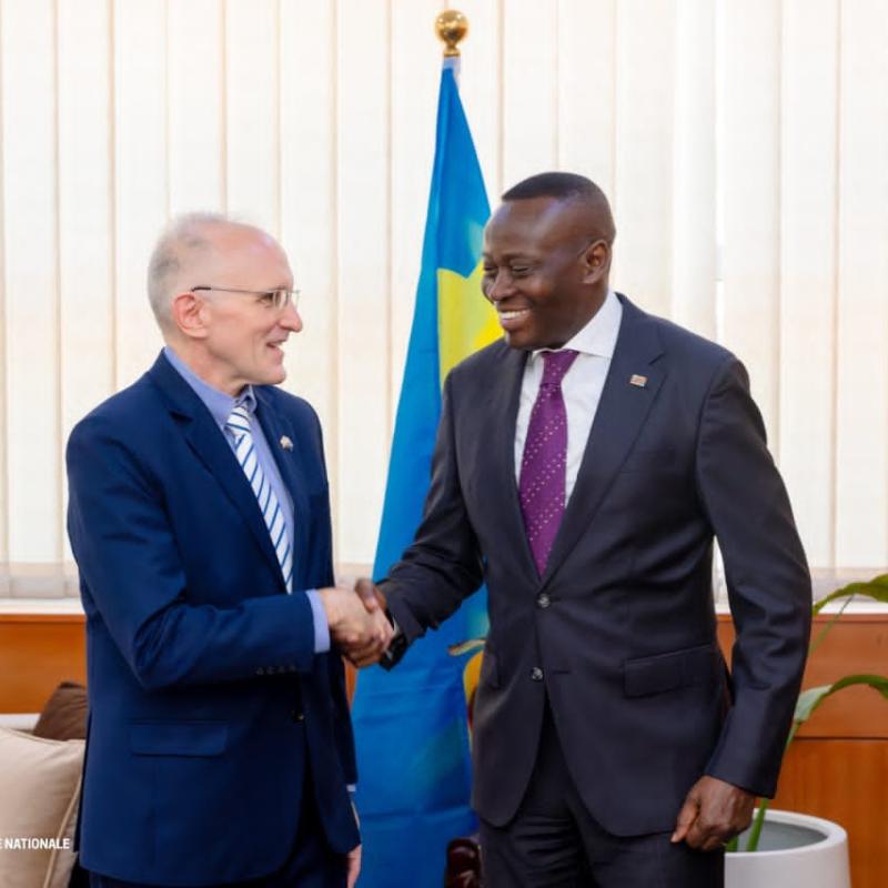 Le VPM de l’Économie nationale, Daniel Mukoko Samba, et Ian J. McCary, chargé d’Affaires a.i. de l’ambassade des États-Unis en RDC [photo d'illustration]