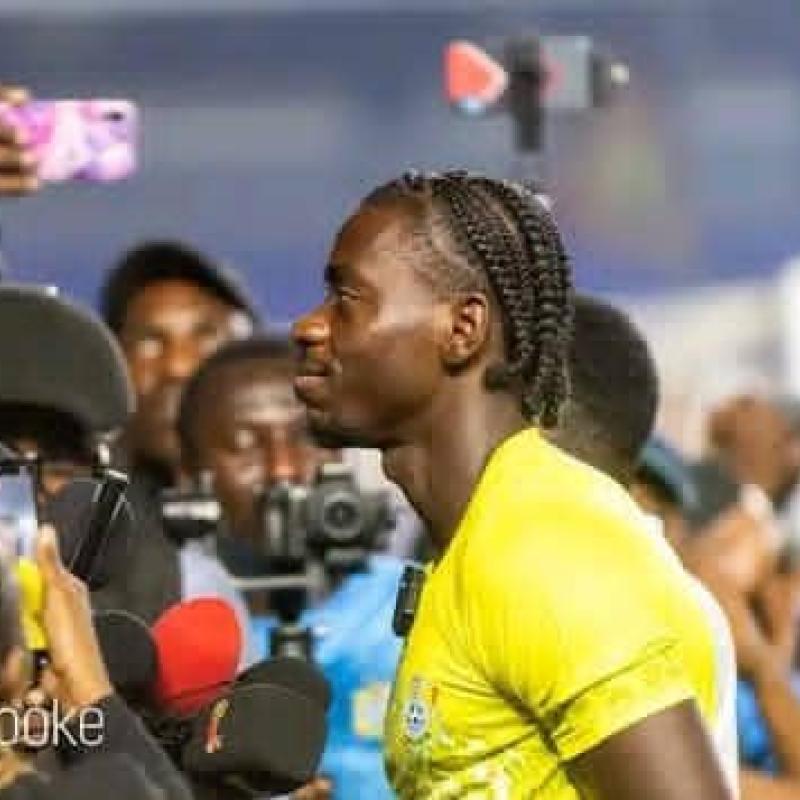 Axel Tuanzebe devant la presse. [Photo crédit ACP]
