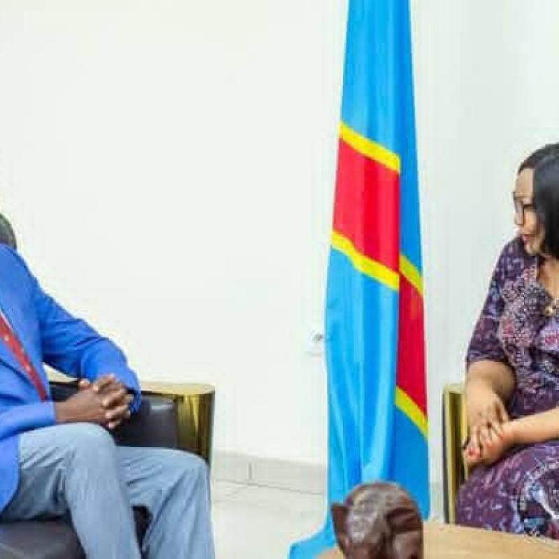 La ministre de l’Environnement, Développement durable et Nouvelle Économie du Climat,  Marie Nyange Ndambo et André Wameso, gouverneur de la Banque Centrale du Congo