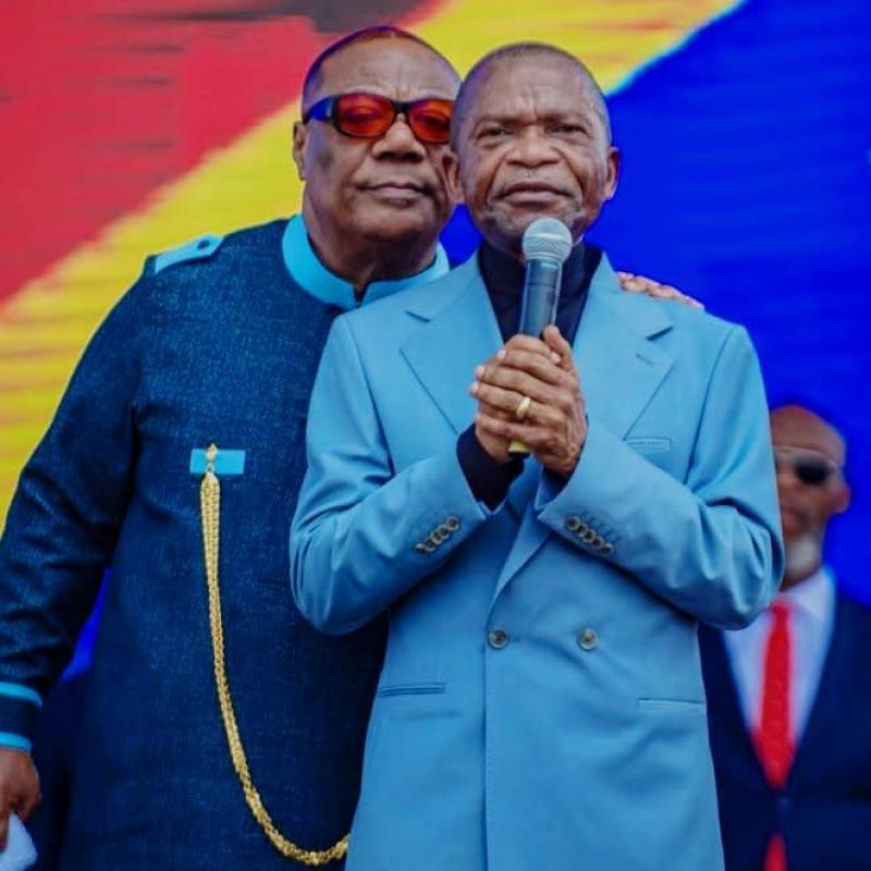 L’archevêque Évariste Ejiba Yamapia et le prédicateur ghanéen Duncan Williams réunis au stade Tata Raphaël lors de la cérémonie de clôture du « Dialogue spirituel pour la Nation ».