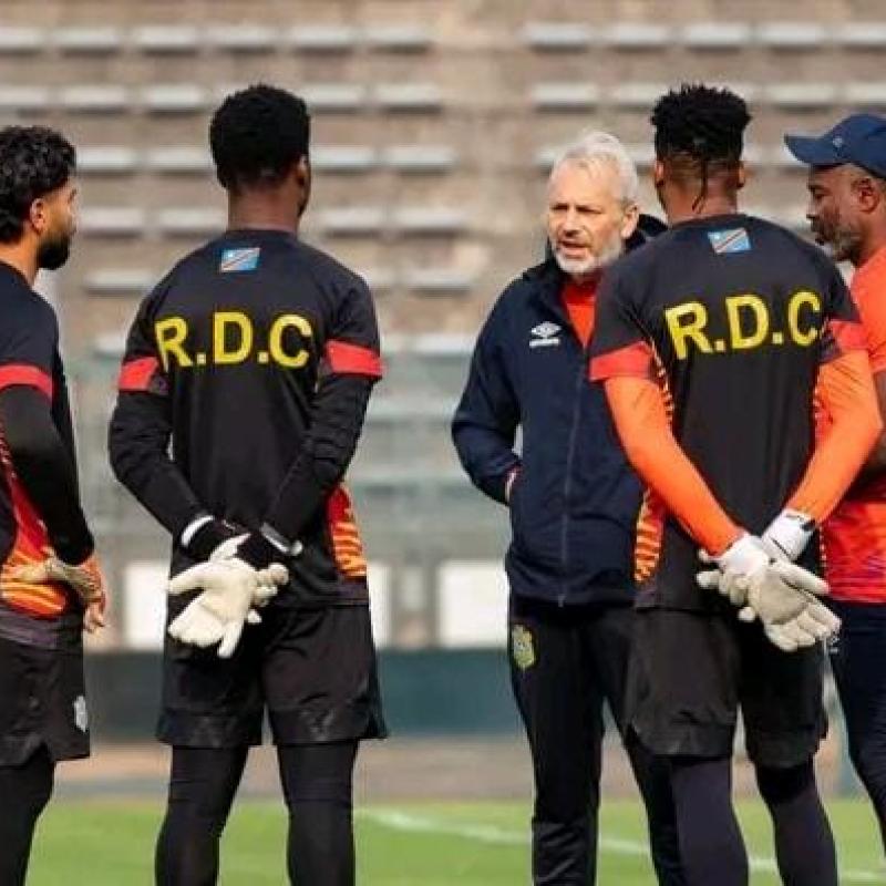 Sébastien Desabre, Robert Kidiaba et les trois gardiens de l'équipe nationale.