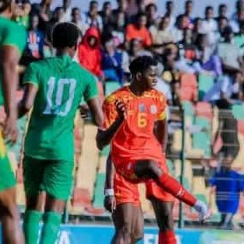 Le capitaine des Léopards U23 Jules Ahoka et quelques joueurs mauritaniens lors du match aller à Nouakchott. [Photo d'illustration]