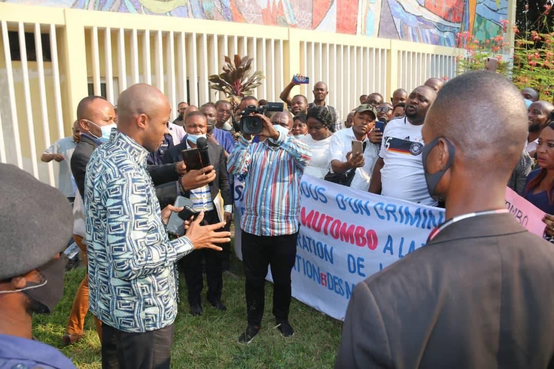 Patrick Muyaya et les membres du secrétariat Général Médias 