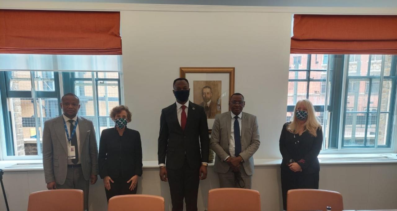 Le ministre de l'EPST de la RDC, Tony Mwaba avec les partenaires du secteur de l'éducation à Londres