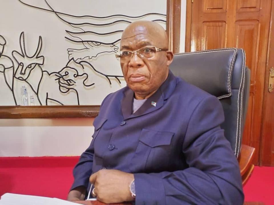 Modeste Muntinga au bureau