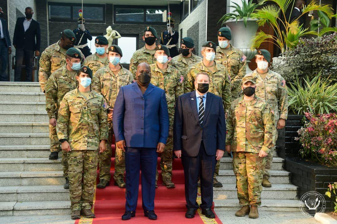 Les soldats américains posent avec le chef de l'État, Félix Tshisekedi