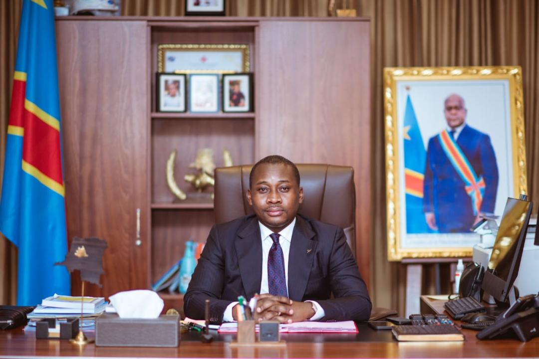 Le ministre d'État, ministre de l'aménagement du territoire, Guy Loando Mboyo