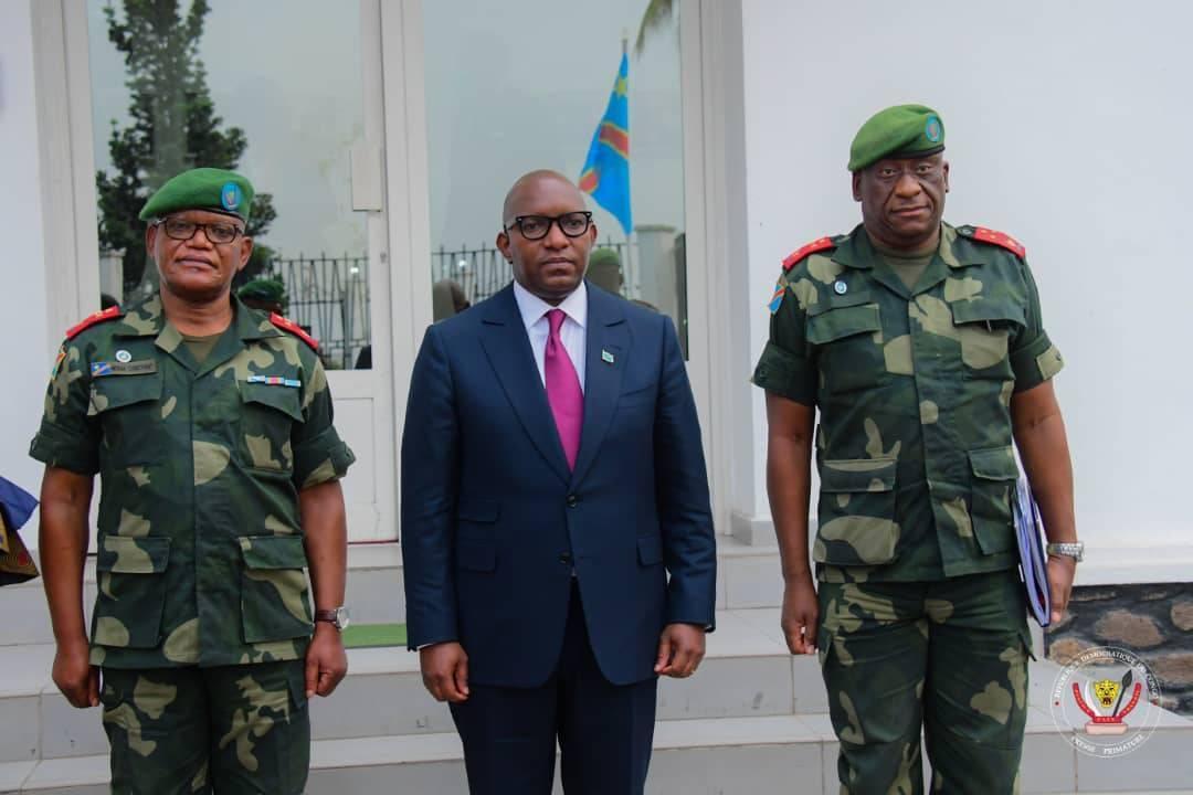 Sama et les deux gouverneurs militaires