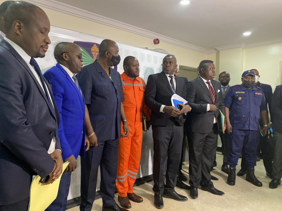 Le gouverneur Gentiny Ngobila à l'issu d'une réunion avec une délégation de l'Ecidé et Nouvel élan