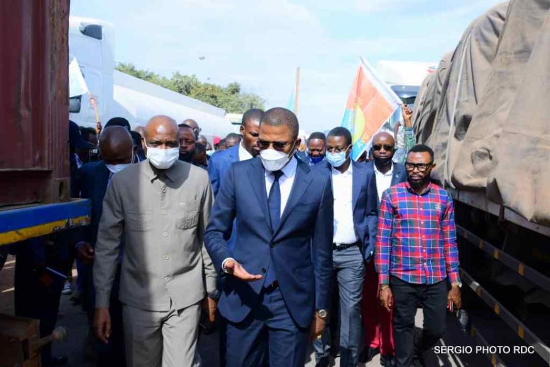 Le ministre Didier Budimbu lors d'une visite d'inspection
