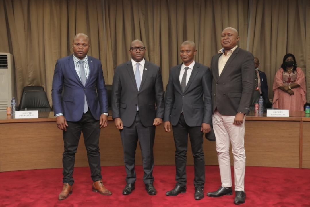 Le PM Sama Lukonde entouré des membres du Collectif des députés provinciaux