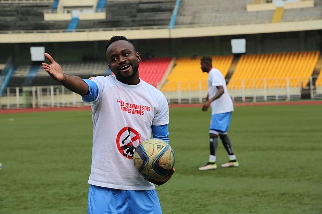 Cédric Mabwati au stade des martyrs de Kinshasa, lors de la campagne contre l'enrôlement des enfants dans les groupes armés