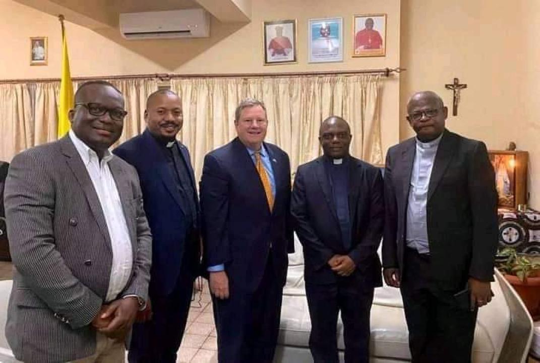 L'ambassadeur américain Mike Hammer et les confessions religieuses à Kinshasa