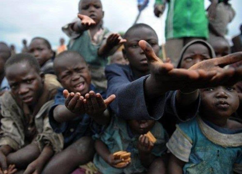 Quelques enfants affichant un besoin d'assistance humanitaire ( photo d'illustration)
