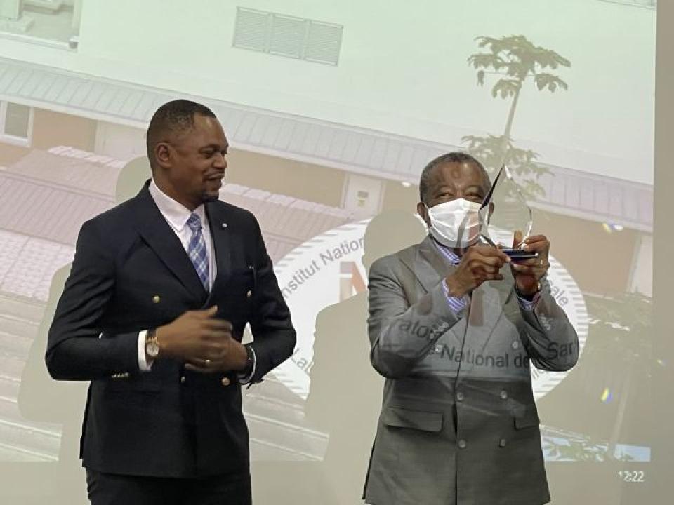 Le ministre de la recherche scientifique, José Mpanda et le Professeur Jean-Jacques Muyembe.