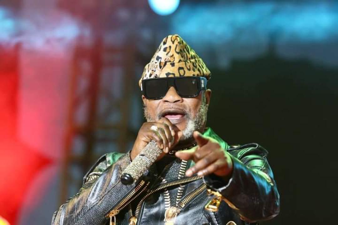 L'artiste musicien congolais, Koffi Olomide, lors de sa prestation à FEMUA 2021.