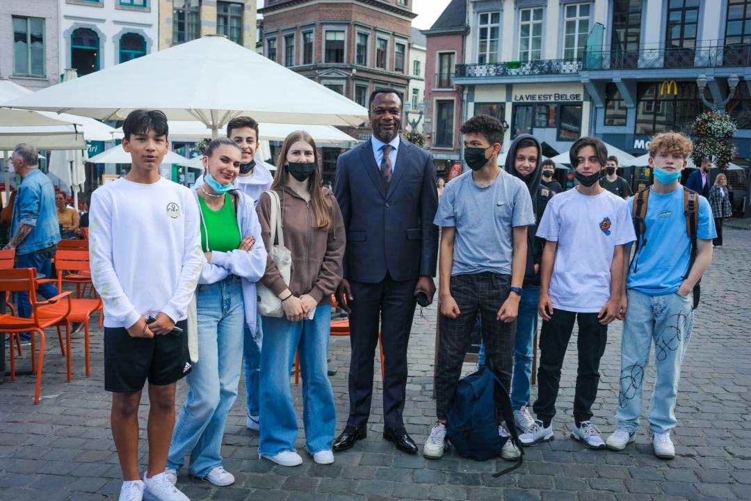 Le ministre de l'EPST, Tony Mwaba visite quelques écoles à Mons (Belgique)