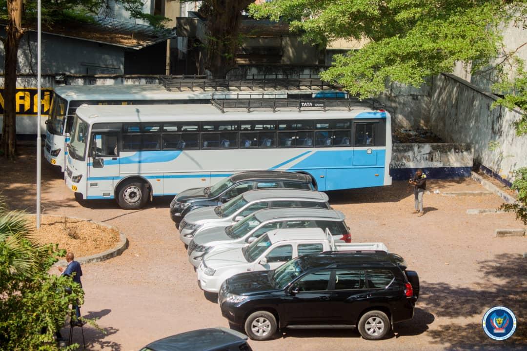 Le charroi automobile pour les agents de la Sonahydroc remis par le ministre des hydrocarbures, Didier Budimbu