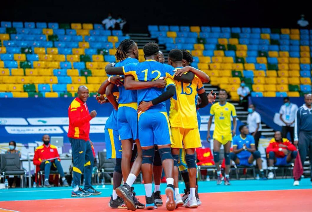 Les Léopards volleyball messieurs célèbrent leur but face aux lions indomptables du Cameroun.
