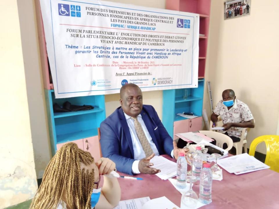 Me Patrick Pindu di Lusanga, lors des assises du FOPHAC à Yaounde sur la Convention Relative aux Droits des Personnes Handicapées au Cameroun.