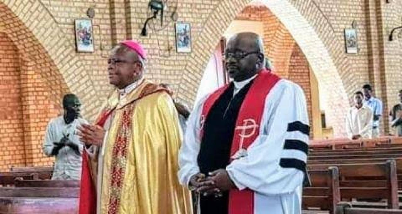 Révérend Docteur André Bokundoa, Président national et Représentant légal de l'Eglise du Christ au Congo (ECC) Bokundoa et le Cardinal de l'Eglise catholique,  Fridolin Ambongo Besungu [Photo d'illustration]