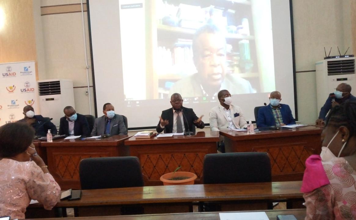 La conférence sur la vaccination du Covid19, dans la salle Monekosso aux cliniques universitaires de Kinshasa.