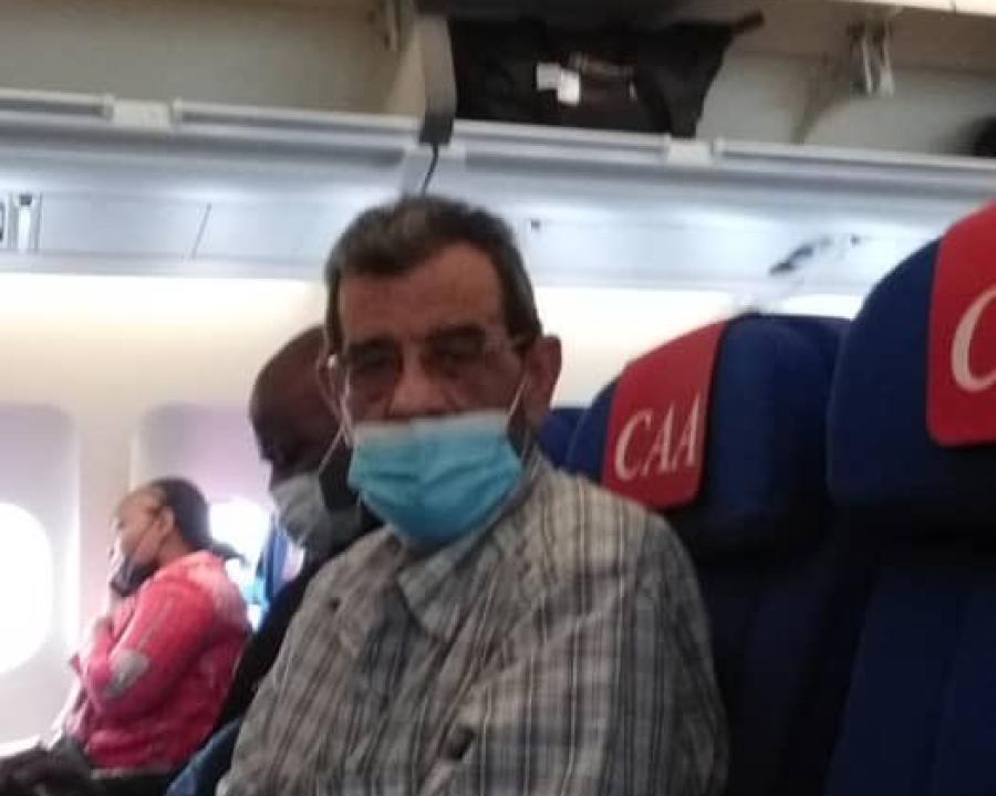 [Photo d'illustration] Emmanuel Stoupis embarqué dans un avion à destination de Kinshasa, la prison centrale de Makala