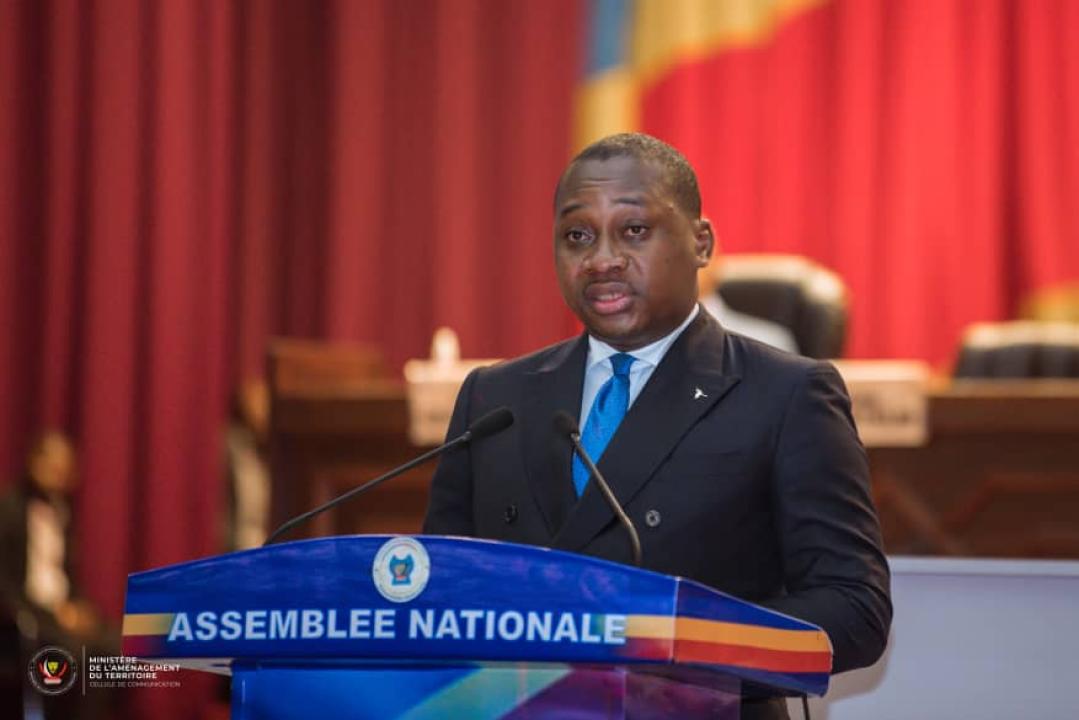 Ministre d'État en charge d'aménagement du territoire, Guy Loando, lors de la défense du projet de loi relatif à l'aménagement du territoire