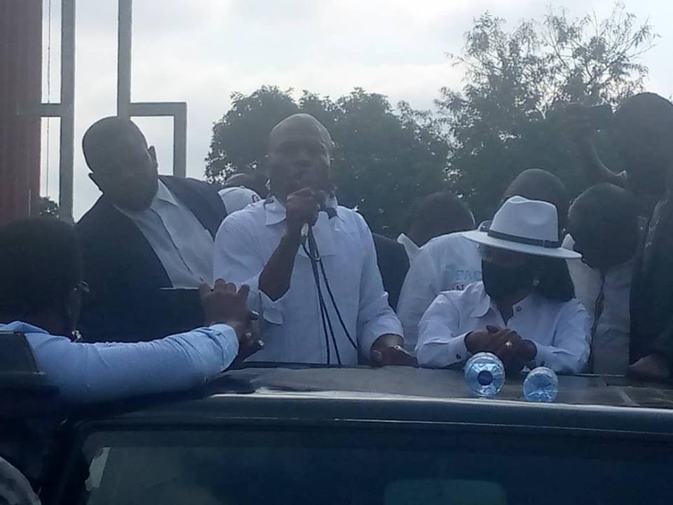 Martin Fayulu en plein meeting à la 1ère Rue Limete, point de chute de la marche de Lamuka du 16 octobre 2021