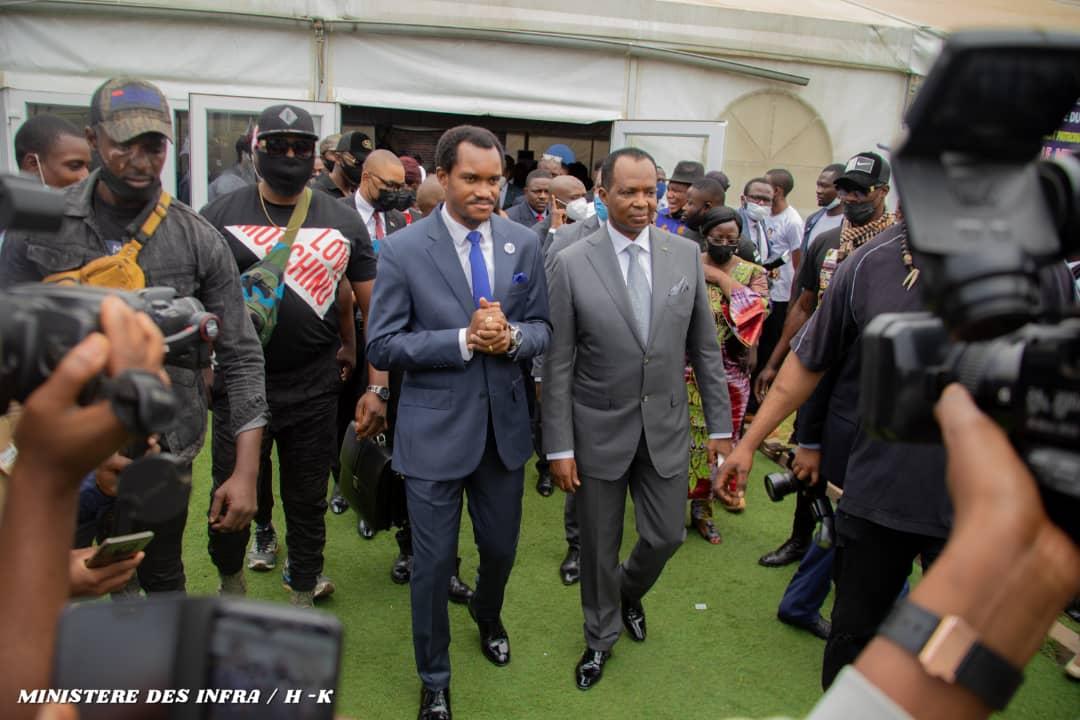 Le ministre provincial des infrastructures, urbanisme et Habitat, Miguel Katembo et Vincent Karega, ambassadeur du Rwanda en poste en RDC