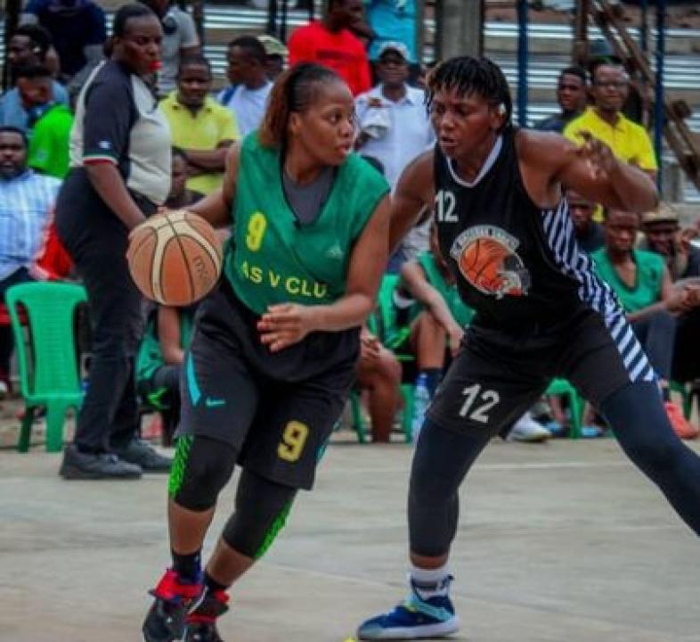 Une basketteuse de V.Club en duel avec celle du BC Mazembe, lors de la demie finale de la Coupe du Congo [Photo d'illustration].