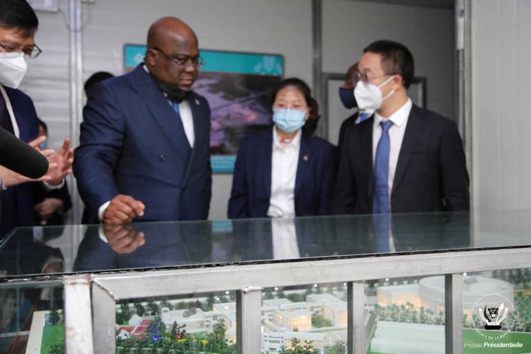 Le président Félix Tshisekedi lors d'une visite au chantier de construction du Centre culturel et artistique de Kinshasa, lundi 08 novembre