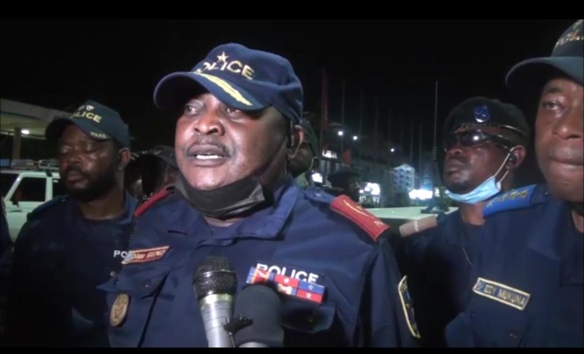 Le Général Sylvano Kasongo lors d'une descente sur terrain pour traquer tout véhicule sans plaque d'immatriculation