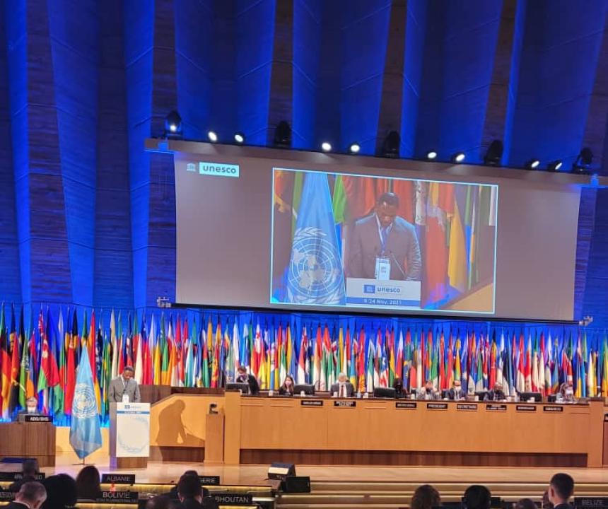 L’intervention du ministre de l'EPST Tony Mwaba devant la tribune de l'UNESCO lors de l'assemblée générale