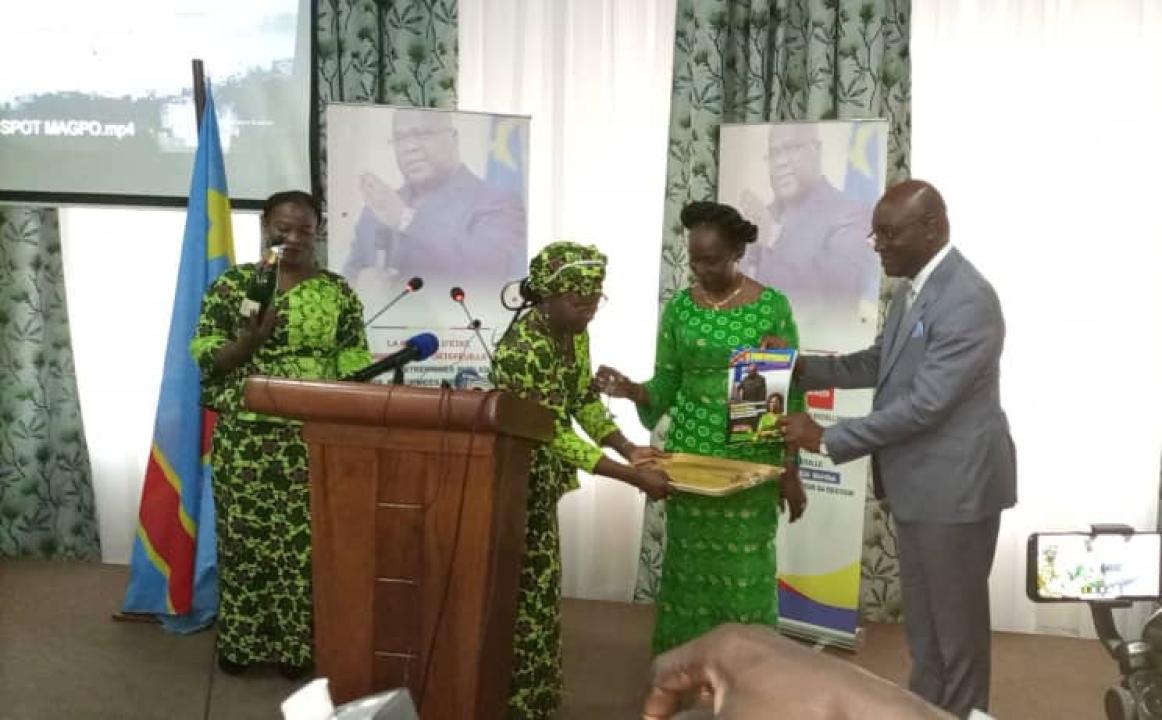 La ministre Adèle Kayinda lors de la cérémonie de présentation de la 4ème édition de la Revue "Le Portefeuille"