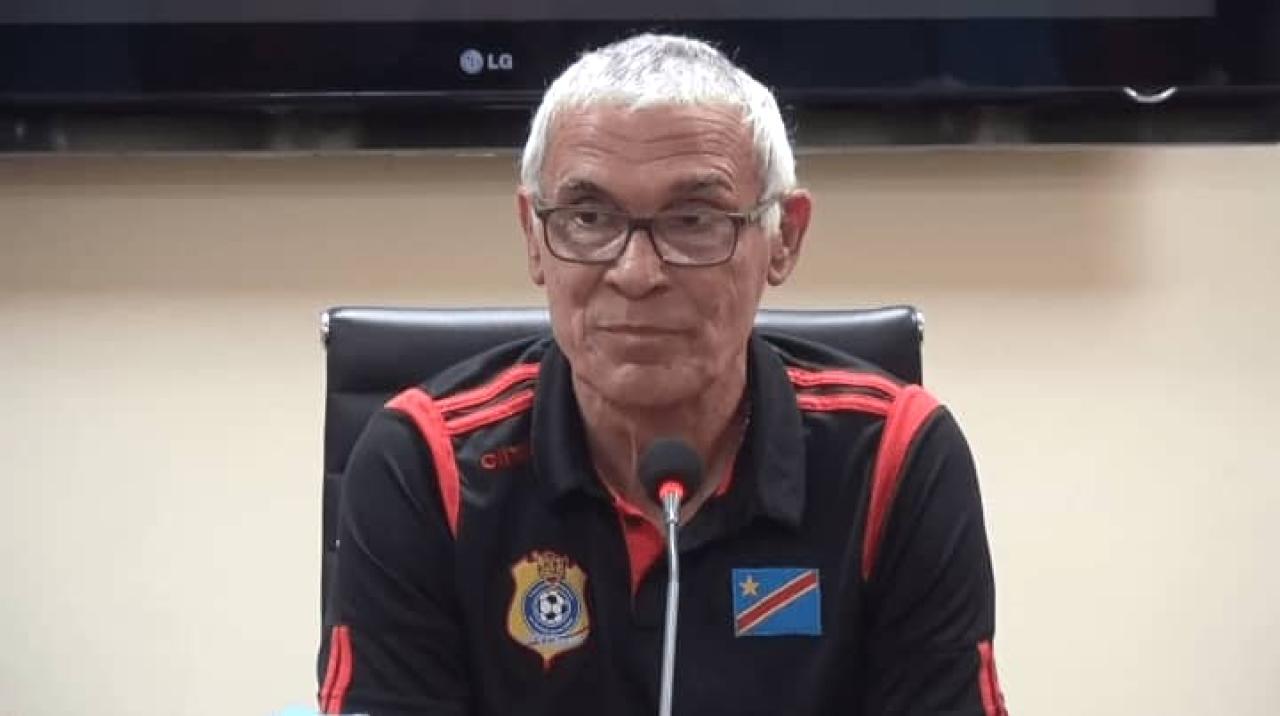 Hector Cúper, lors de la conférence de presse d'avant-match RDC-Bénin.