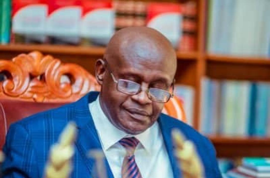 Le professeur émérite Raphaël Nyabirungu