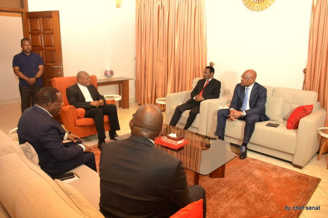 Le cardinal Fridolin Ambongo  et une délégation composée du président de l'Assemblée nationale, du président du sénat, du premier ministre ainsi que du conseil spécial du chef de l'état