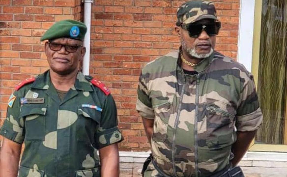 Le gouverneur militaire, Constant Ndima et Koffi Olomide, après l'audience, à Goma.