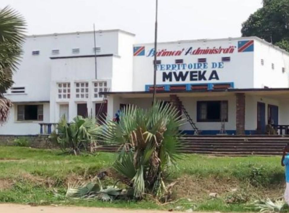 Le bureau administratif du territoire de MWEKA