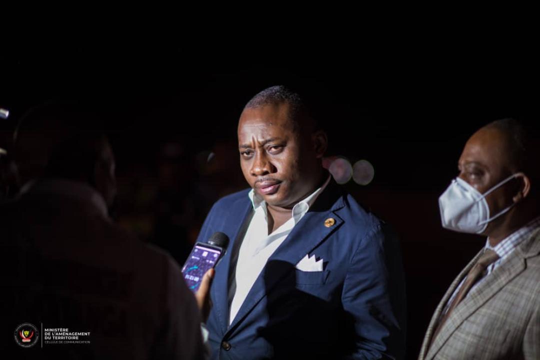 Le ministre Guy Loando
