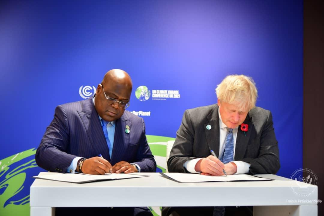 Félix Tshisekedi et Boris Johnson lors de la signature d'un accord pour la protection de la forêt de la RDC
