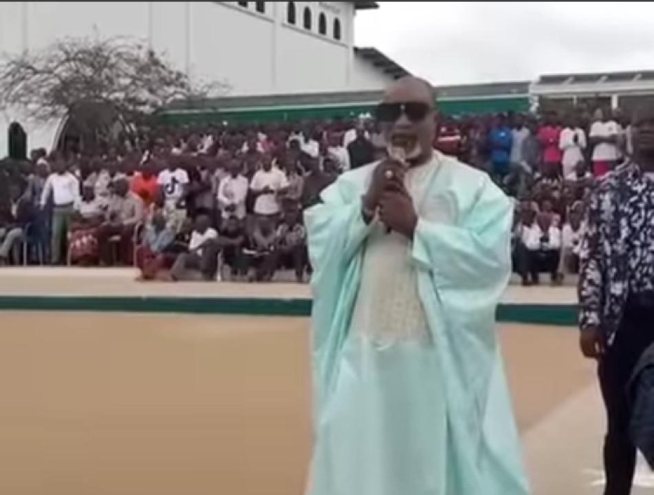 L'artiste musicien, Koffi Olomide devant les fidèles Kimbanguistes, à Nkamba.