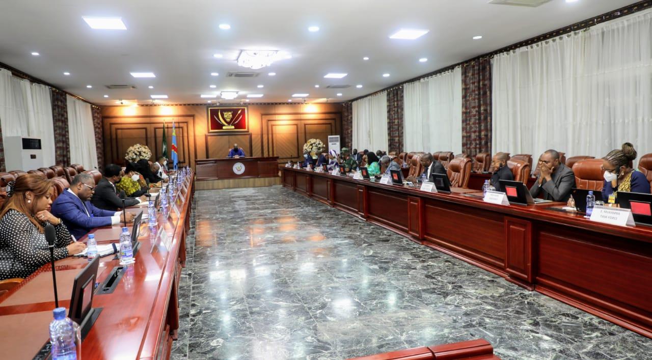 Le président Félix Tshisekedi et les membres de la Task Force et multisectoriel anti-Covid 19