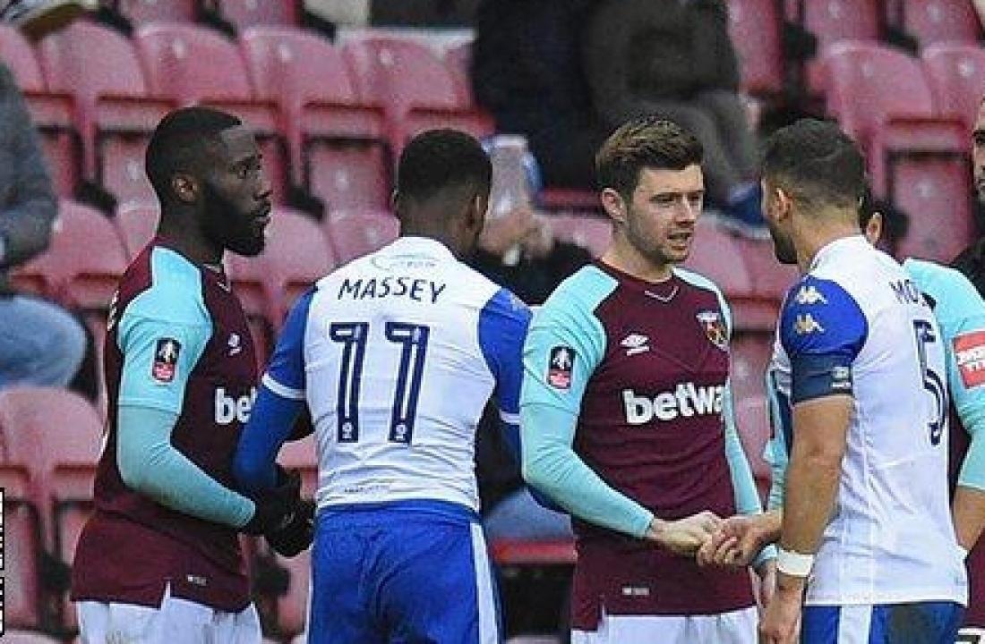 Arthur Masuaku et quelques joueurs de Brighton, lors d'une rencontre disputée en 2018. [Photo d'illustration]