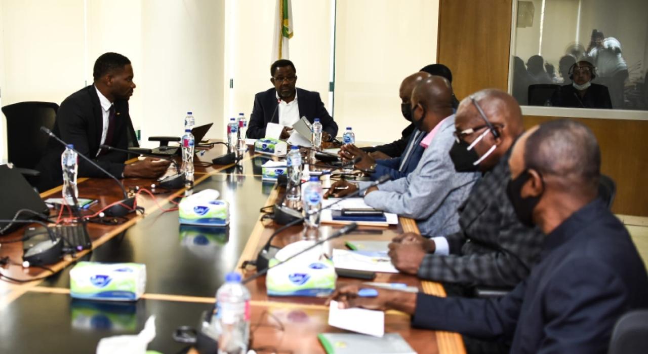 Les membres de la FIFA, de la CAF et ceux de la FECOFA, lors de la réunion tenue au Caire, en Egypte.