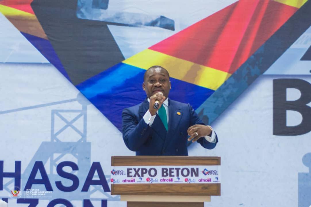 Le ministre d'État en charge d'aménagement du territoire, Guy Loando Mboyo lors de la présentation de la Politique Nationale d'Aménagement du territoire à l'Expo-Béton 2021