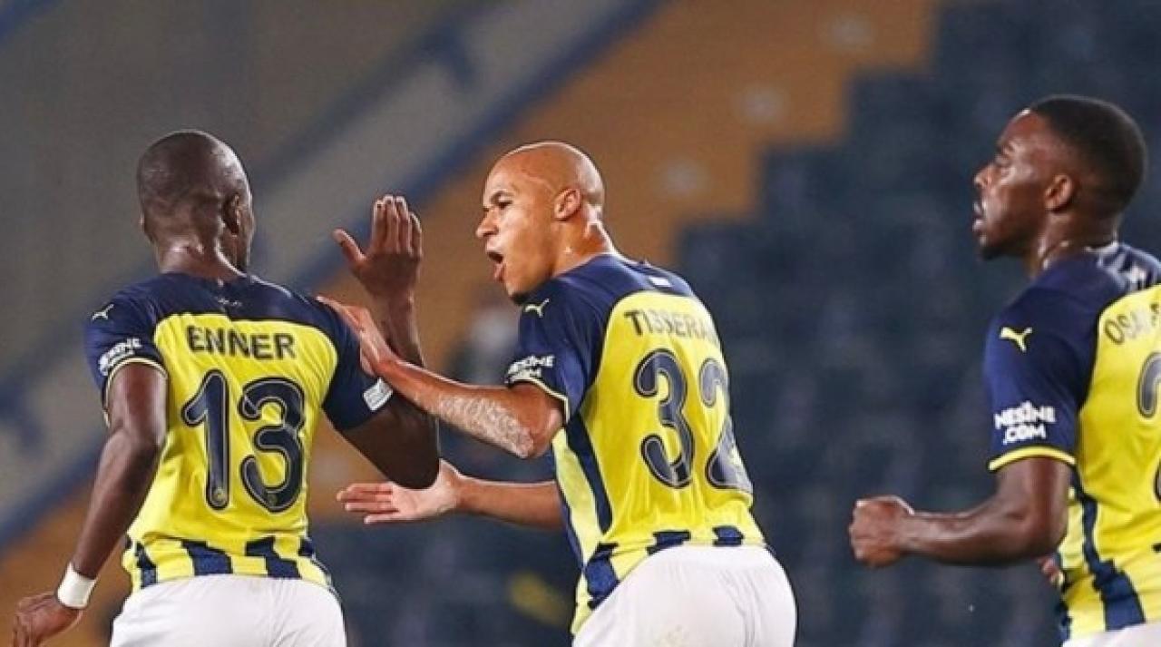 Marcel Tisserand en pleine célébration d'un but avec ses coéquipiers de Fenerbahçe. [Photo d'illustration]