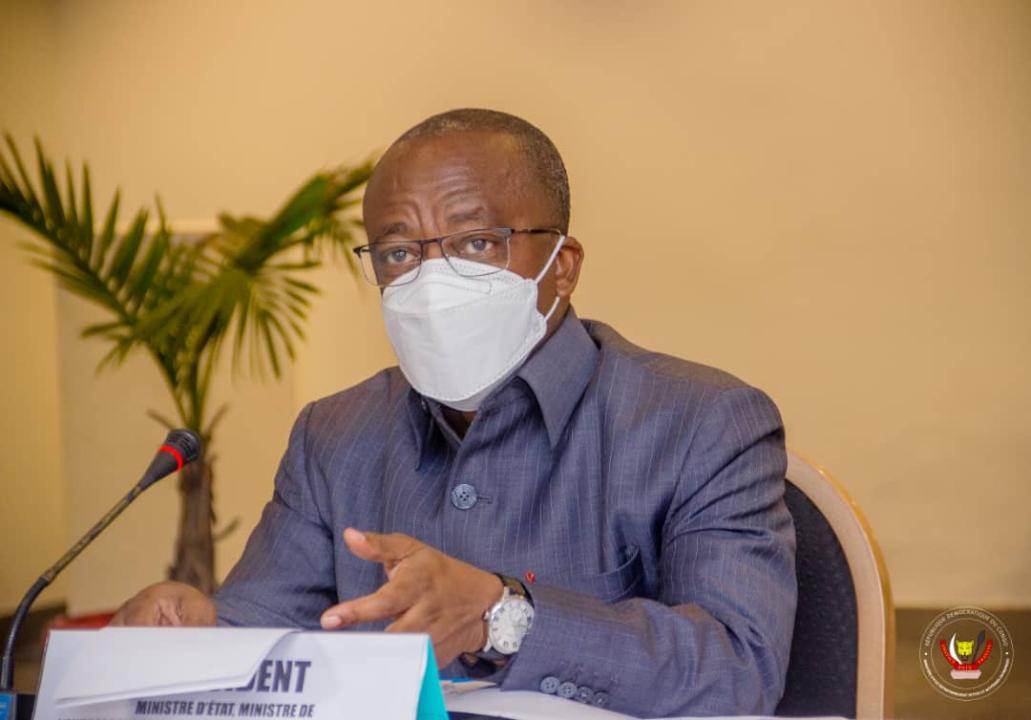 Le ministre d'État Eustache Muhanzi lors de la cérémonie de l'adoption du Plan de travail budgétisé de l'année 2022 du PADMPE
