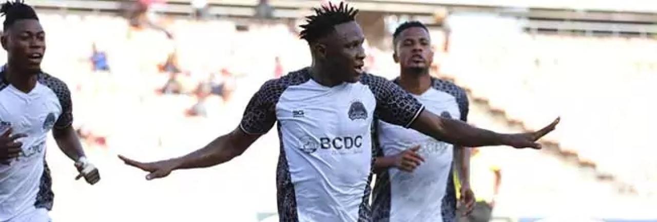 Les joueurs du TP Mazembe en pleine célébration d'un but.